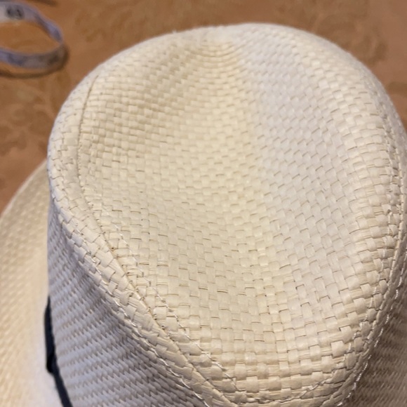 New hat by old navy - Picture 3 of 11